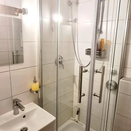 Gemuetliches Mit Eigenem Bad Nahe Pfanzeltplatz Проживание в семье Мюнхен